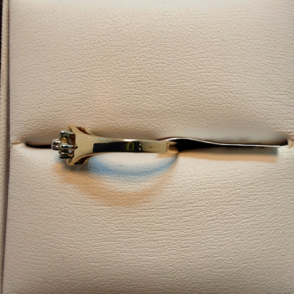 Diamond Ring - Picture 3 of 4